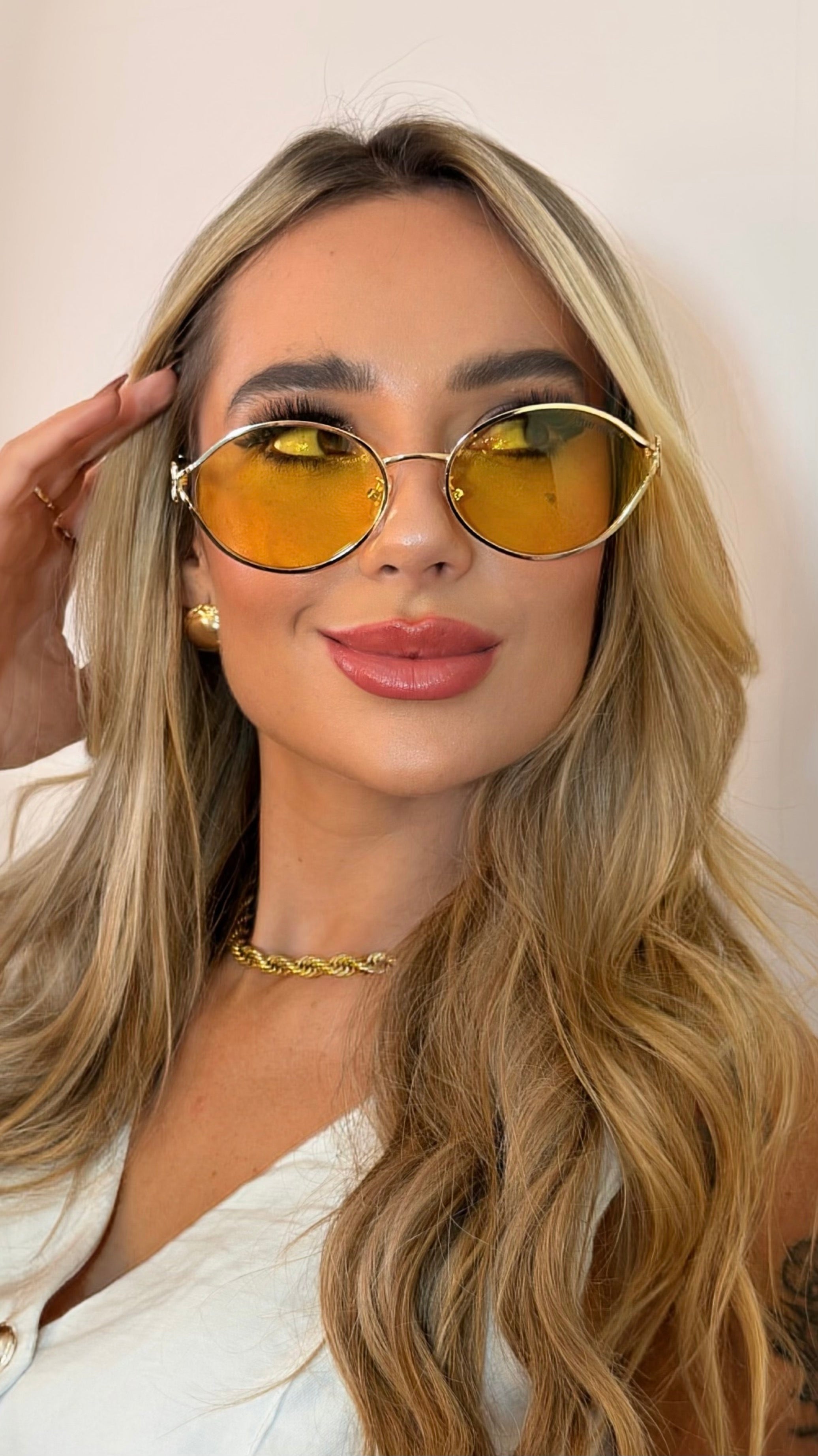 Óculos Redondo Miu Miu Lente Amarela Logo Dourado