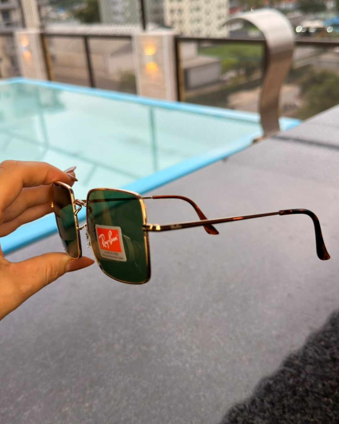 Óculos de Sol Ray-Ban Quadrado Metal Dourado Lente Verde