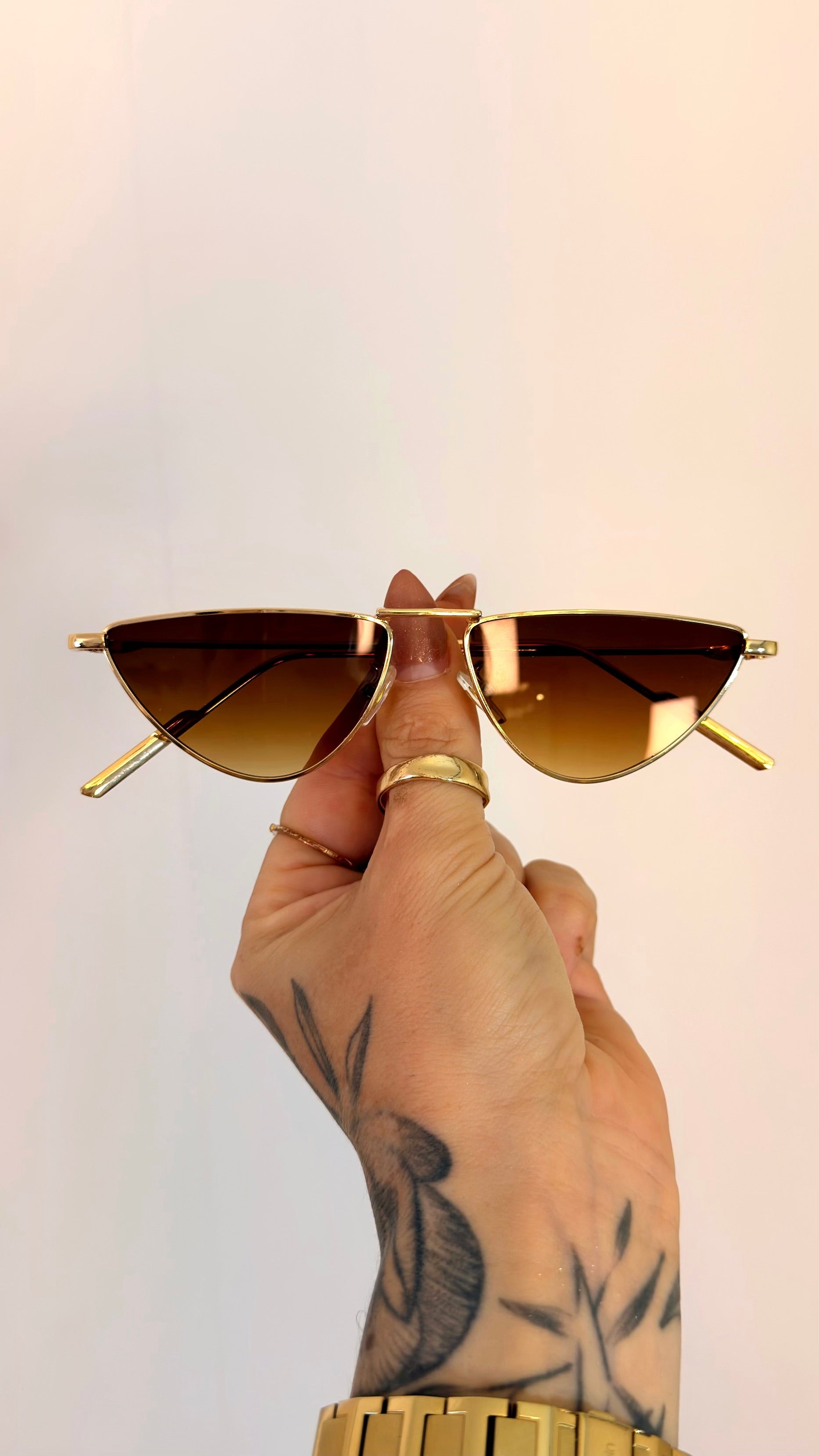 Óculos de Sol Cat Eye Retrô Armação Dourada