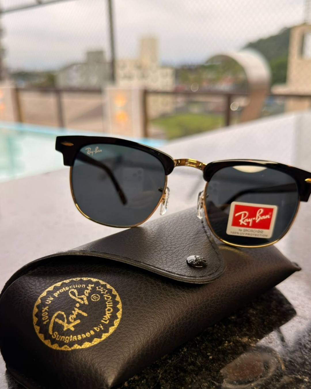 Óculos de Sol Ray-Ban Clubmaster Clássico Preto e Dourado