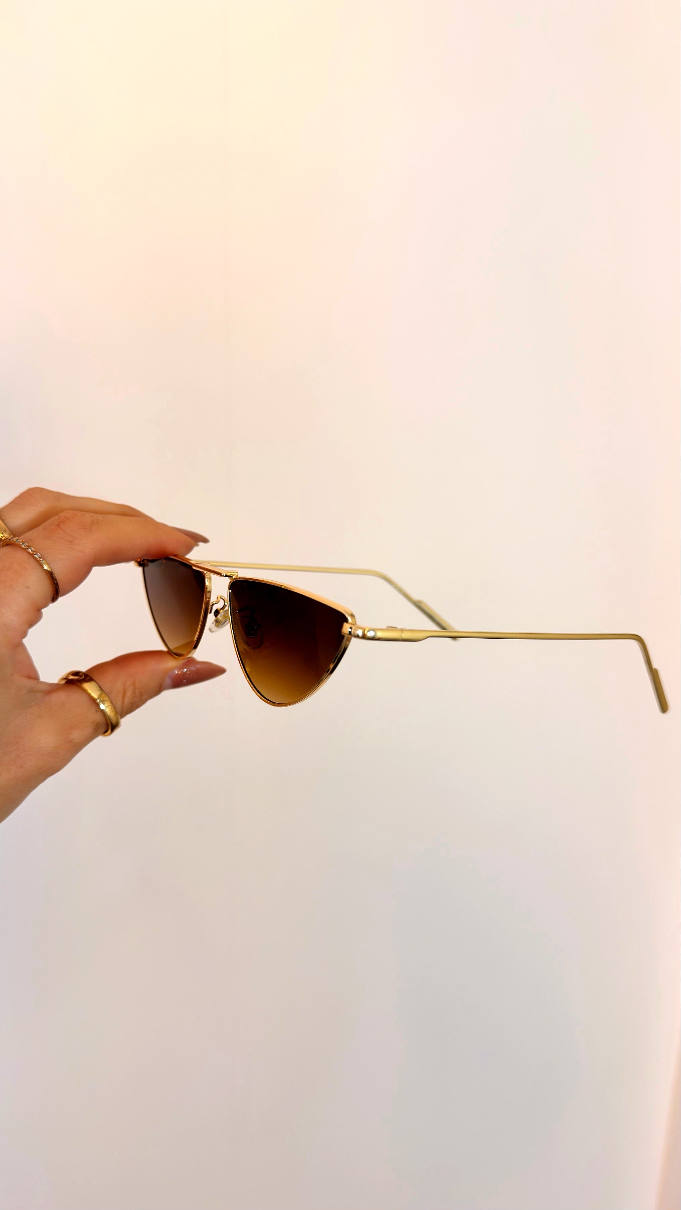 Óculos de Sol Cat Eye Retrô Armação Dourada