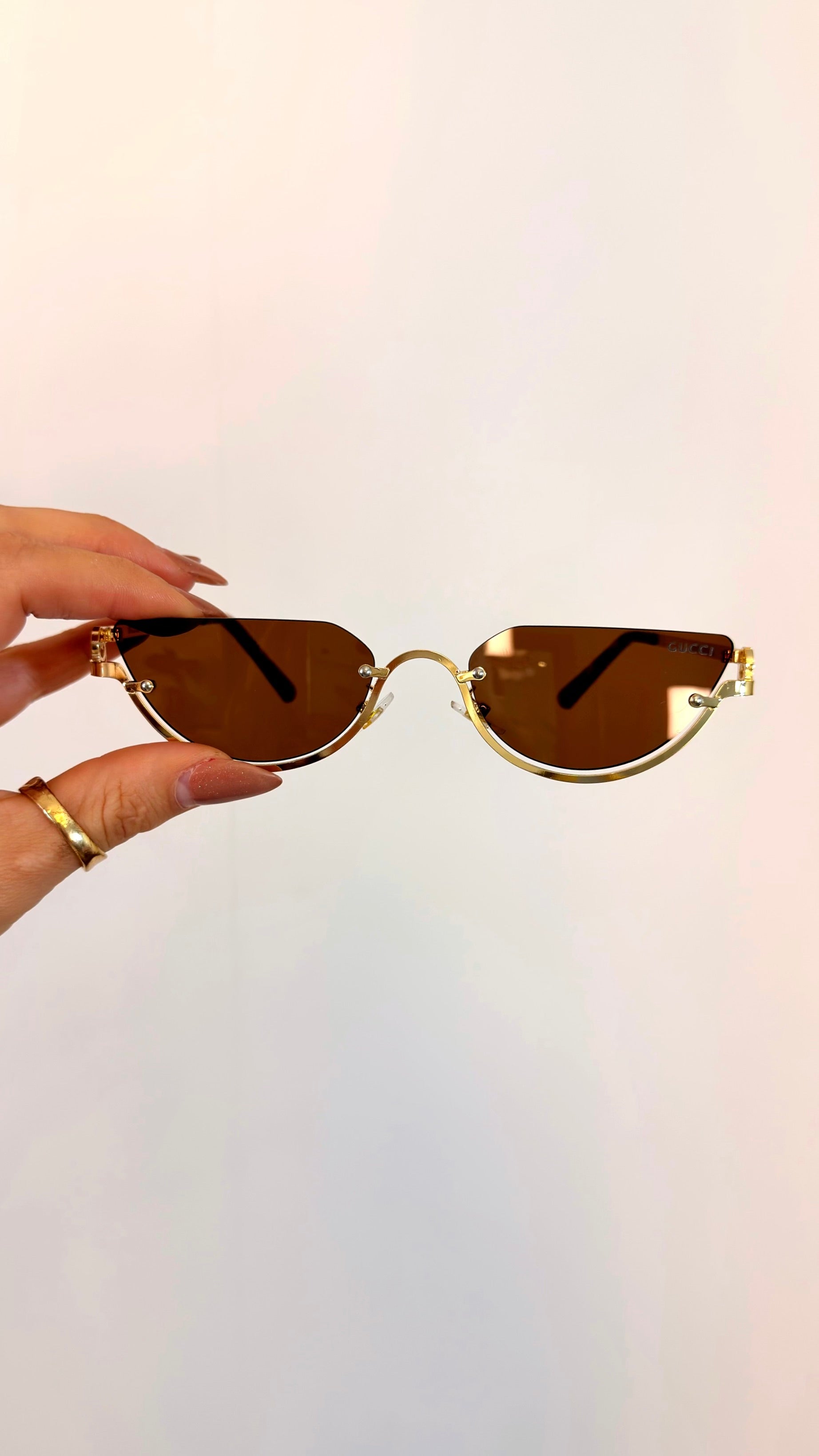 Óculos de Sol Gatinho Gold com Lentes Degradê