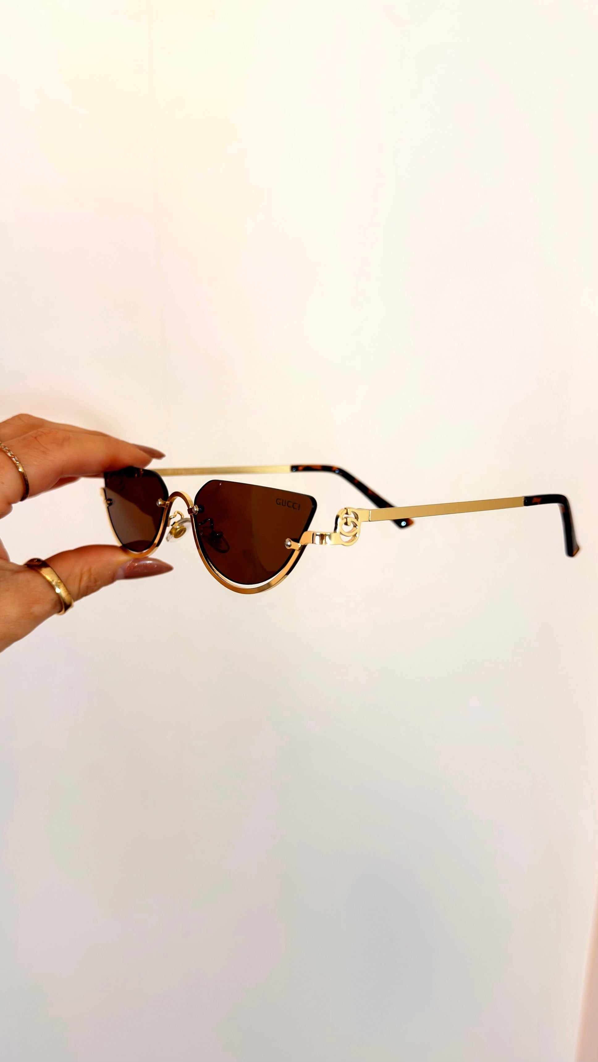 Óculos de Sol Gatinho Gold com Lentes Degradê