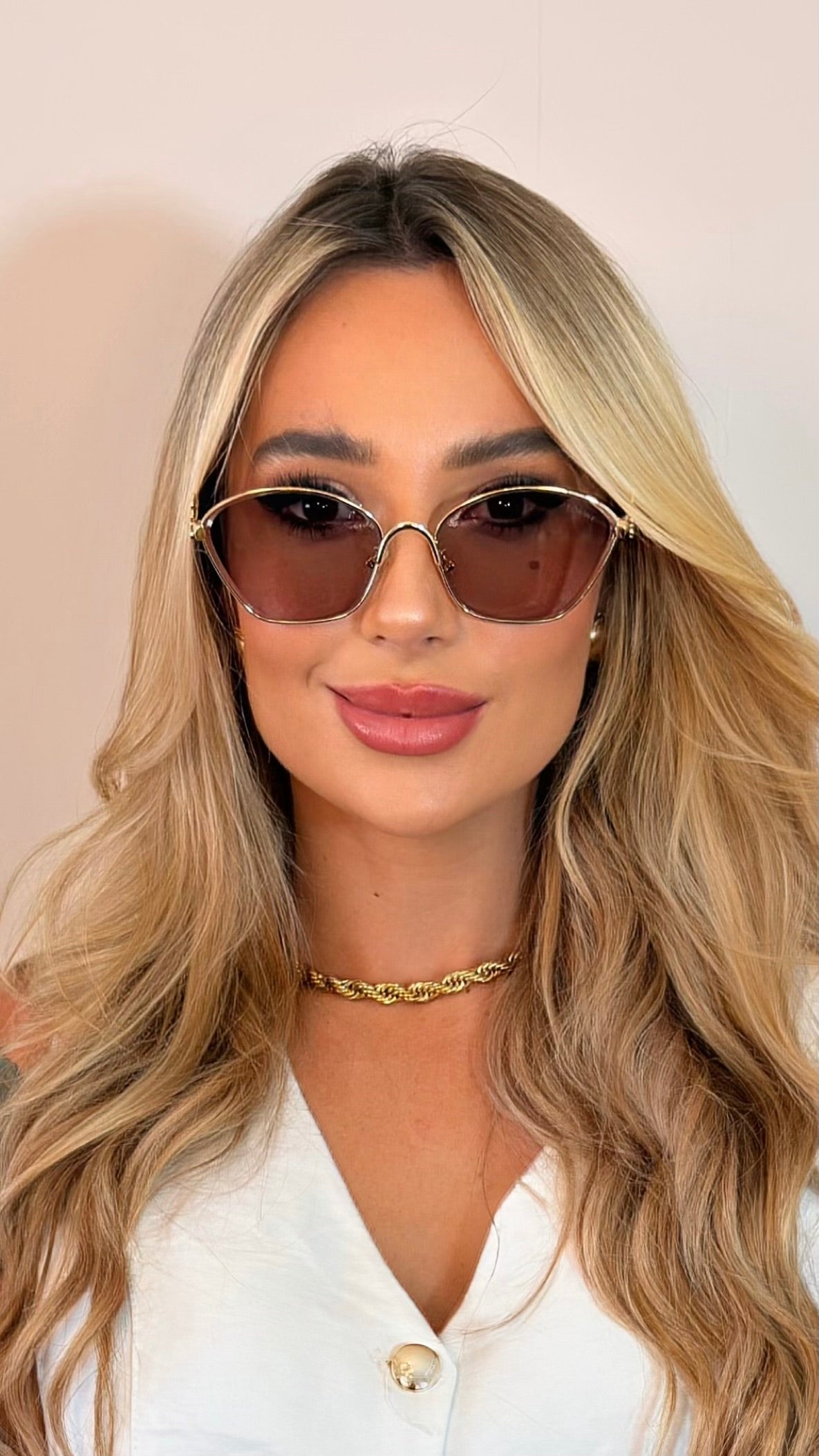 Óculos de Sol Hexagonal Dourado com Lentes Degradê