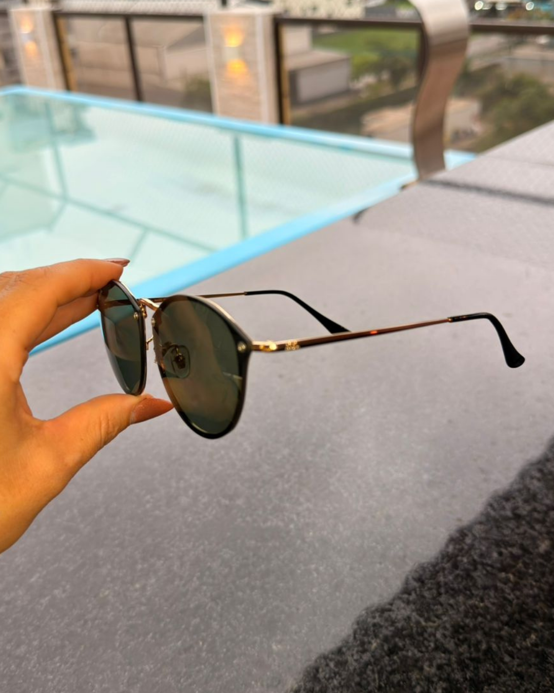 Óculos de Sol Ray-Ban Round Blaze Classic Preto e Dourado