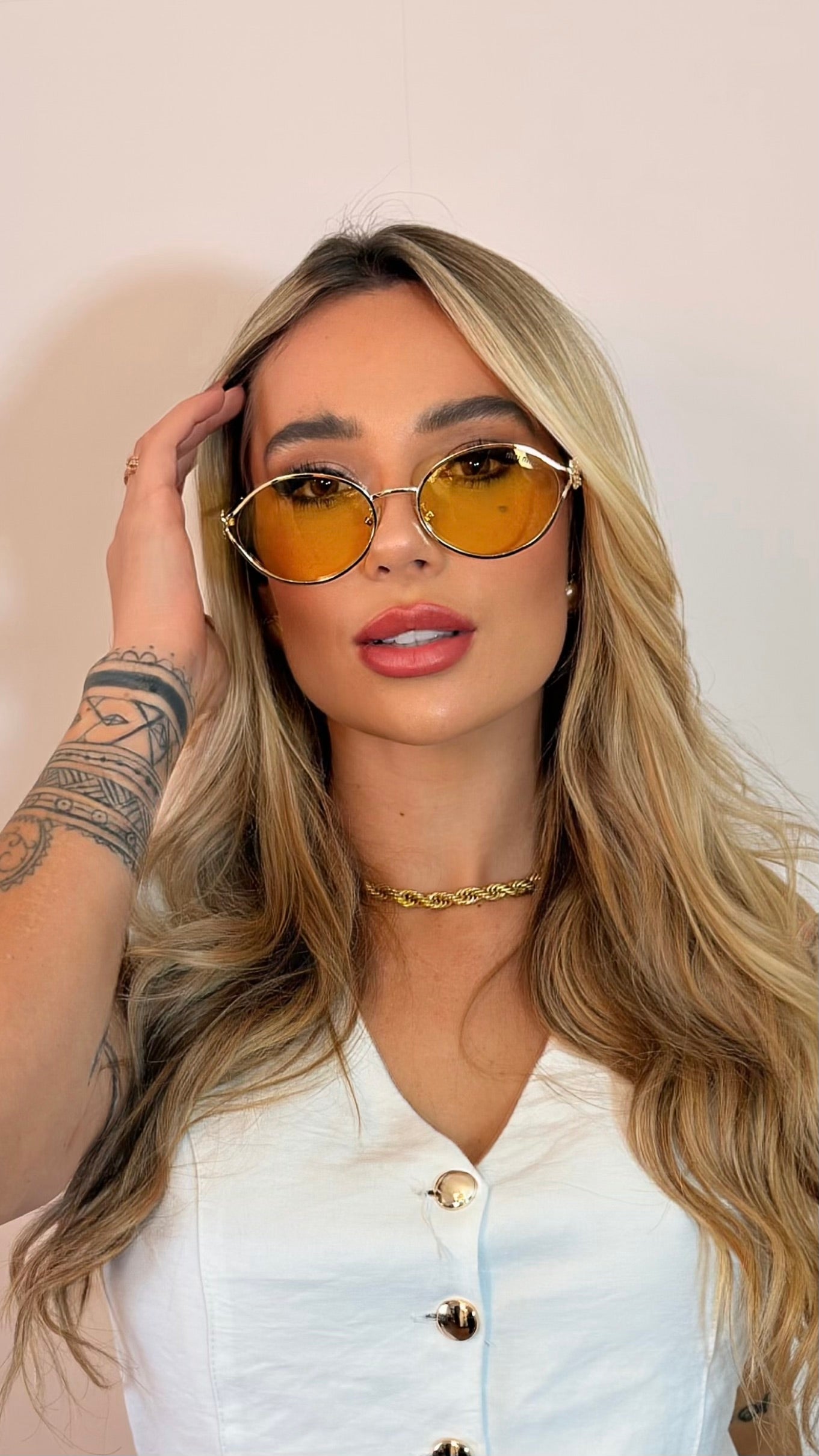 Óculos Redondo Miu Miu Lente Amarela Logo Dourado