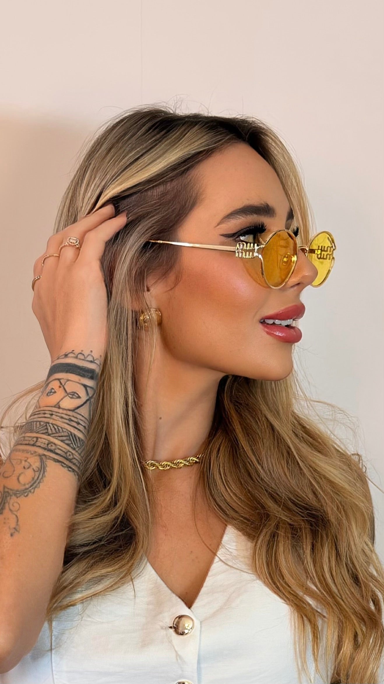 Óculos Redondo Miu Miu Lente Amarela Logo Dourado