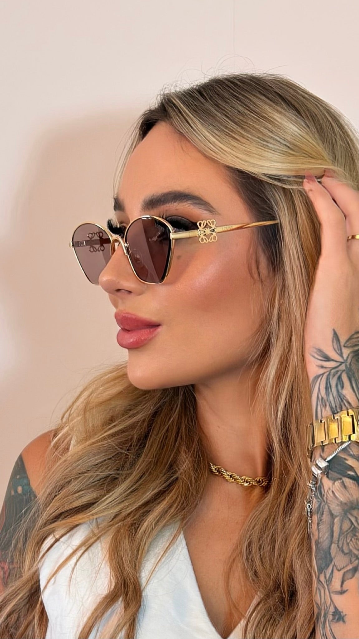 Óculos de Sol Hexagonal Dourado com Lentes Degradê