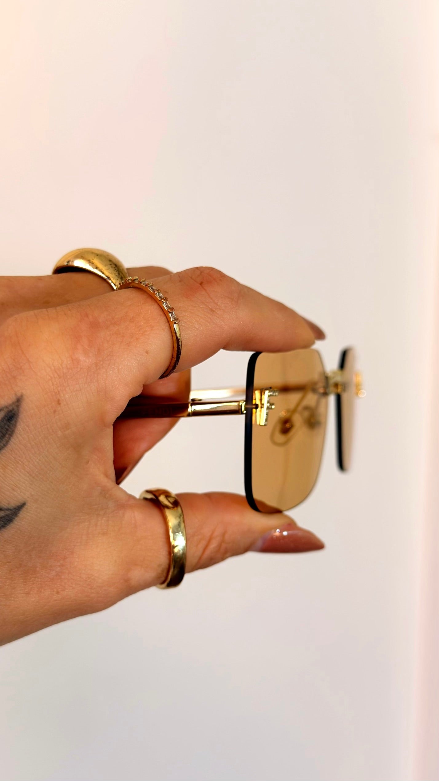 Óculos de Sol Fendi Rimless Dourado com Cristais