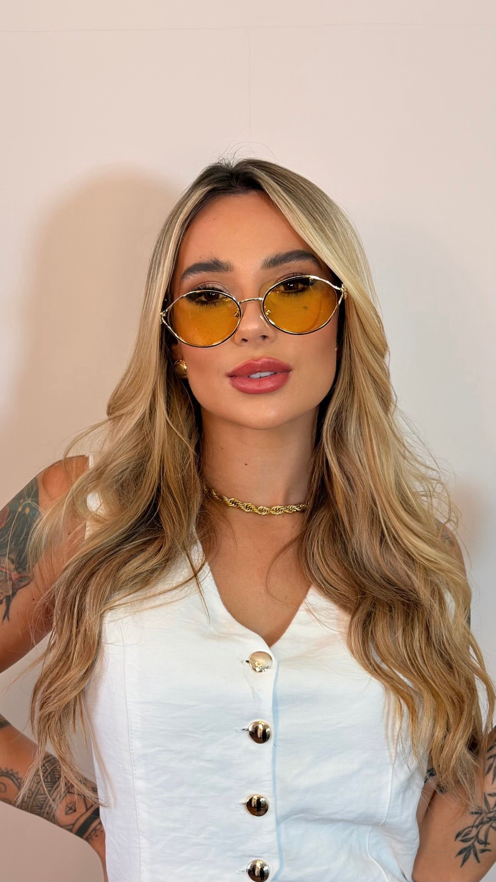 Óculos Redondo Miu Miu Lente Amarela Logo Dourado