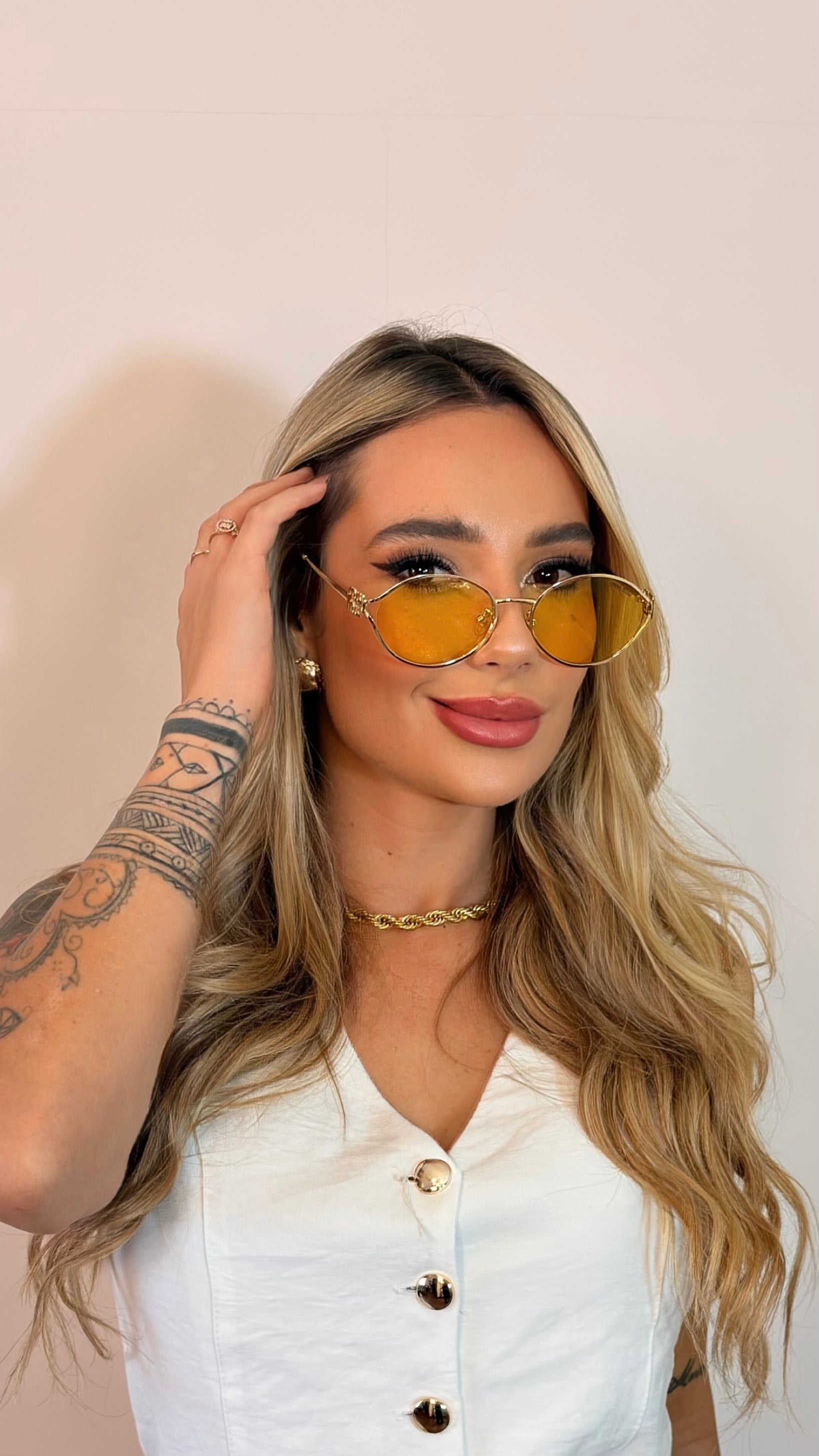 Óculos Redondo Miu Miu Lente Amarela Logo Dourado