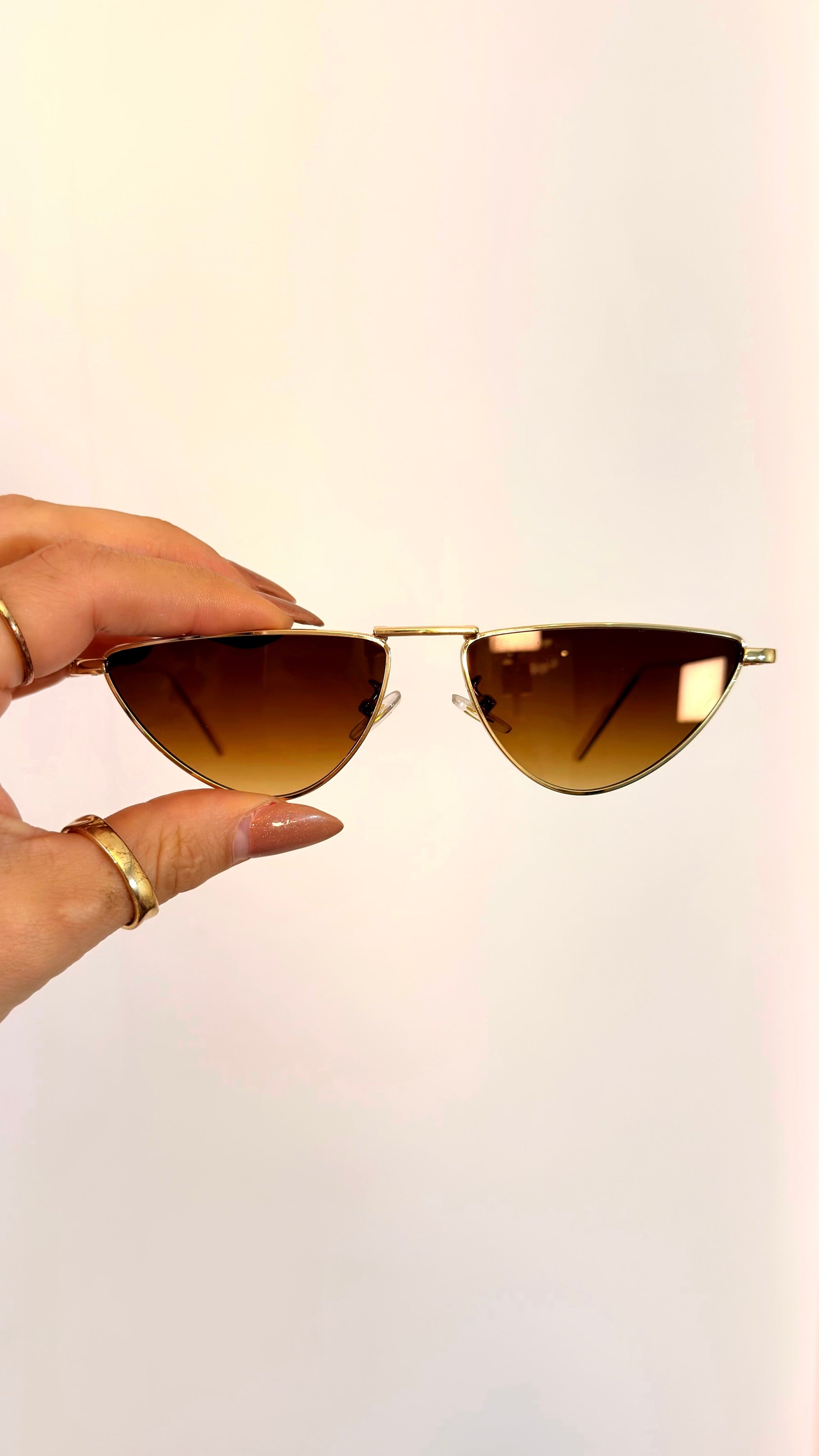 Óculos de Sol Cat Eye Retrô Armação Dourada